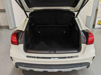 Mercedes-Benz C Class 2.1 GLA220d AMG Line (Premium Plus) 7G-DCT 4MATIC Euro 6 (s/s) 5