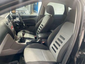 Ford Focus 1.6 Zetec 5dr
