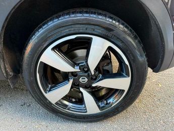Nissan Qashqai 1.2 DIG-T N-Connecta XTRON 2WD Euro 6 (s/s) 5dr