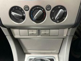 Ford Focus 1.6 Zetec 5dr