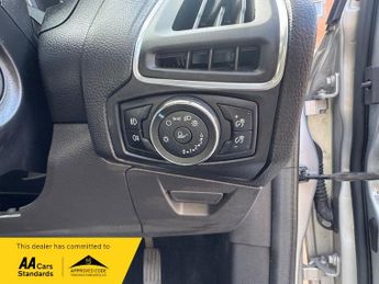 Ford Focus 1.6 Titanium Navigator Powershift Euro 5 5dr