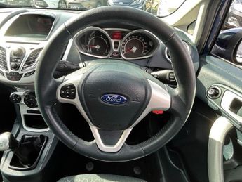 Ford Fiesta ZETEC B/TOOTH+A/C+LOW MILES+ISOFIX