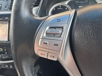 Nissan Navara DCI TEKNA 4X4 SHR DCB