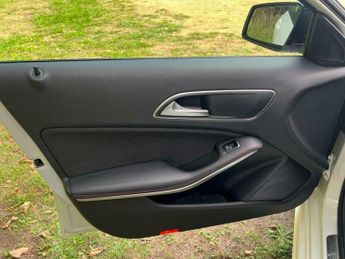 Mercedes-Benz A Class 1.6 A200 AMG Line (Premium) 7G-DCT Euro 6 (s/s) 5dr