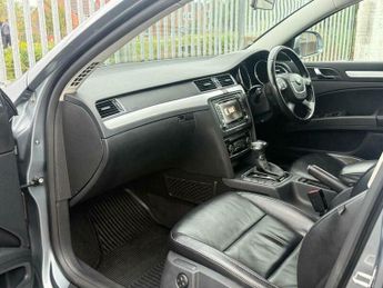 Skoda Superb 2.0 TDI Elegance DSG Euro 5 5dr