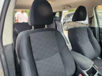 Nissan Qashqai 1.2 DIG-T N-Connecta XTRON 2WD Euro 6 (s/s) 5dr