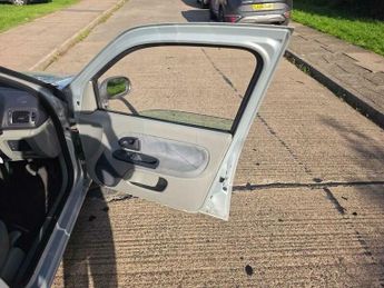 Renault Clio 1.4 16v Expression 5dr