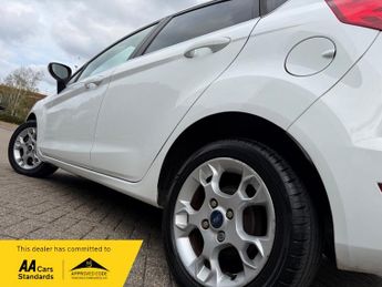 Ford Fiesta 1.4 Zetec Hatchback 5dr Petrol Automatic (154 g/km, 94 bhp)