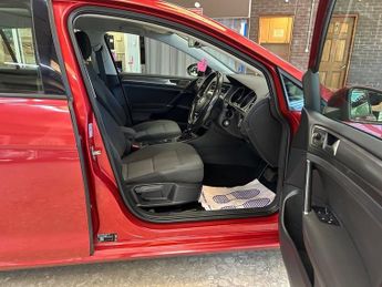 Volkswagen Golf SE TDI BLUEMOTION TECHNOLOGY DSG