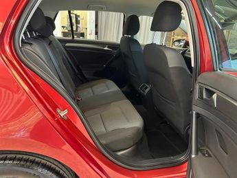 Volkswagen Golf SE TDI BLUEMOTION TECHNOLOGY DSG