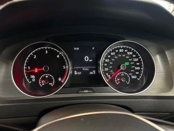 Volkswagen Golf SE TDI BLUEMOTION TECHNOLOGY DSG