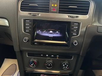 Volkswagen Golf SE TDI BLUEMOTION TECHNOLOGY DSG