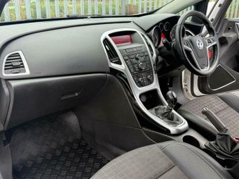 Vauxhall Astra GTC 2.0 CDTi SRi Euro 5 (s/s) 3dr