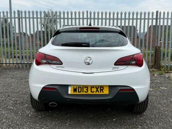 Vauxhall Astra GTC 2.0 CDTi SRi Euro 5 (s/s) 3dr