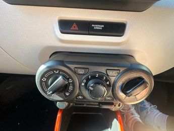 Suzuki Ignis SZ-T DUALJET
