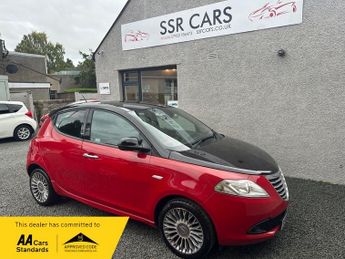 Chrysler Ypsilon 1.2 Black&Red Hatchback 5dr Petrol Manual Euro 5 (s/s) (69 bhp)