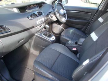 Renault Grand Scenic 1.5 dCi Dynamique TomTom MPV 5dr Diesel EDC Euro 5 (110 ps)