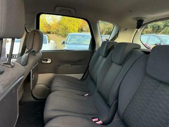 Renault Scenic 1.6 VVT Dynamique 5dr