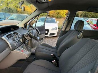 Renault Scenic 1.6 VVT Dynamique 5dr
