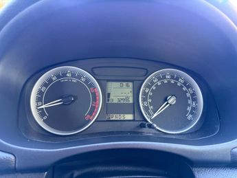 Skoda Fabia 1.6 16V 2 Hatchback 5dr Petrol Tiptronic (180 g/km, 105 bhp)