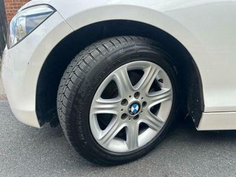 BMW 1 SERIES 1.6 116i SE Hatchback 5dr Petrol KV12HFL