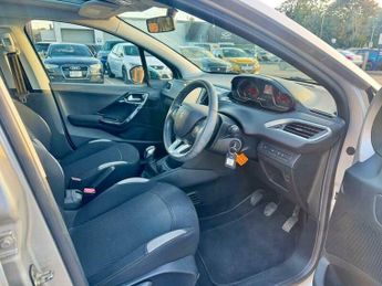 Peugeot 208 1.2 VTi PureTech Style Euro 5 5dr
