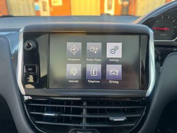 Peugeot 208 1.2 VTi PureTech Style Euro 5 5dr
