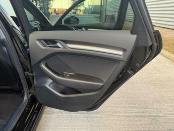 Audi A3 1.4 TFSI e-tron Sportback e-S Tronic Euro 6 5dr 8.8kWh