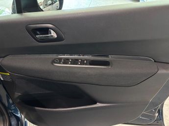 Peugeot 3008 1.6 e-HDi Allure SUV 5dr Diesel EGC Euro 5 (s/s) (115 ps)