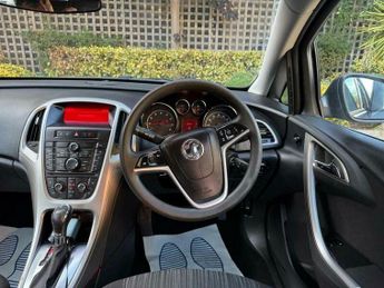 Vauxhall Astra 1.6 16v Exclusiv Auto Euro 5 5dr