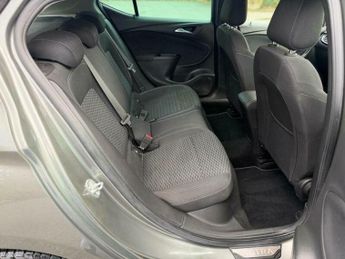 Vauxhall Astra 1.4i Turbo SRi Nav Auto Euro 6 (s/s) 5dr