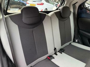 Toyota AYGO 1.0 VVT-i x-play Euro 6 5dr