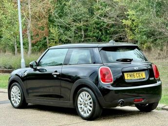 MINI Hatch 1.5 Cooper Hatchback 3dr Petrol Auto Euro 6 (s/s) (136 ps)