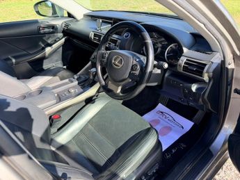 Lexus IS 2.5 300h Advance Saloon 4dr Petrol Hybrid E-CVT Euro 6 (s/s) (22