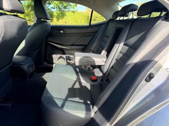 Lexus IS 2.5 300h Advance Saloon 4dr Petrol Hybrid E-CVT Euro 6 (s/s) (22