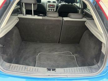 Ford Focus 1.6 Zetec 5dr