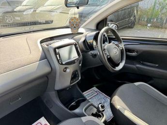 Toyota AYGO 1.0 VVT-i x-trend x-shift Euro 6 5dr (Safety Sense)