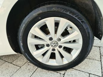 Volkswagen Golf 2.0 TDI BlueMotion Tech SE Hatchback 5dr Diesel DSG Euro 5 (s/s)