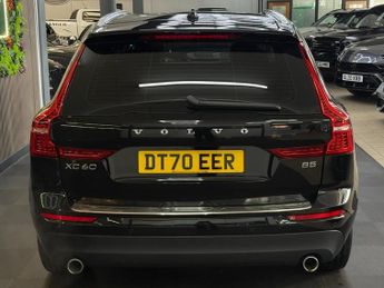 Volvo XC60 B5 MOMENTUM [5X SERVICES, SAT NAV, LEATHER, HEATED SEATS & REVER