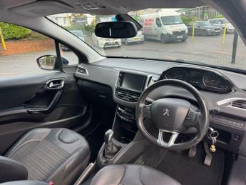 Peugeot 208 1.2 VTi Allure Euro 5 3dr