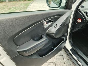 Hyundai IX35 2.0 CRDi Premium SUV 5dr Diesel Auto 4WD Euro 5 (134 bhp)