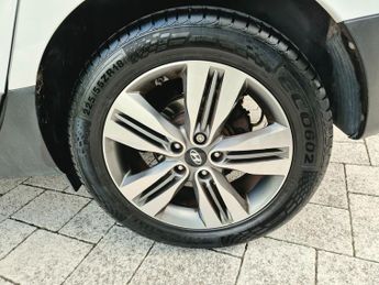 Hyundai IX35 2.0 CRDi Premium SUV 5dr Diesel Auto 4WD Euro 5 (134 bhp)
