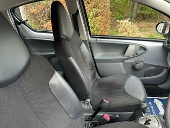 Toyota AYGO VVT-I PLATINUM AUTOMATIC