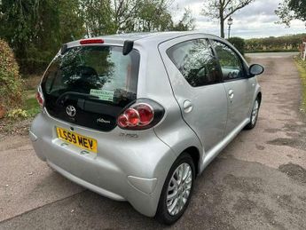 Toyota AYGO VVT-I PLATINUM AUTOMATIC