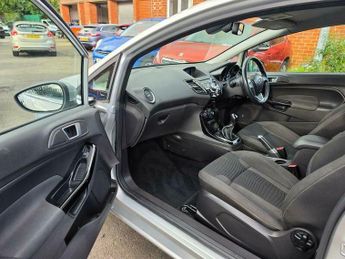 Ford Fiesta 1.0T EcoBoost Titanium Euro 5 (s/s) 3dr