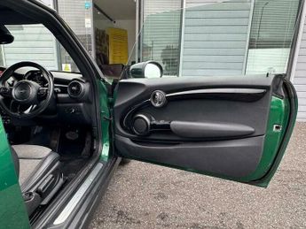 MINI Hatch Cooper SE 32.6kWh Level 2 Hatchback 3dr Electric Auto (184 ps)