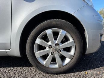 Toyota Yaris VVT-I T SPIRIT