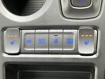 Hyundai KONA PREMIUM