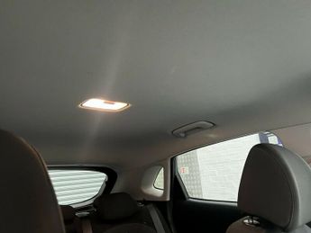 Hyundai KONA PREMIUM