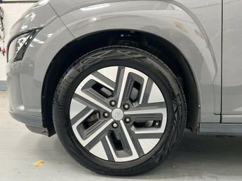 Hyundai KONA PREMIUM